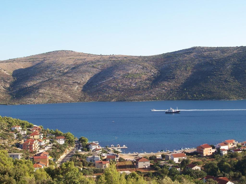 Apartment Davor & Davorka Marina Exterior photo